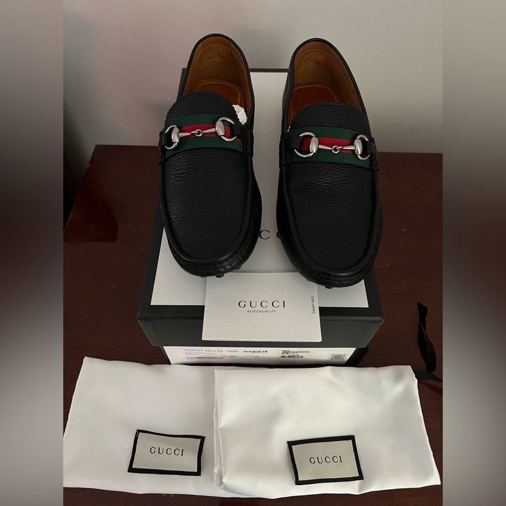 Like NEW … worn only once indoors. Looking for different style shoe.  9.5 US